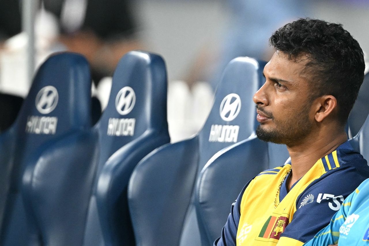 Dasun Shanaka looks on with his team on the verge of elimination, Sri Lanka vs New Zealand, Men's T20 World Cup 2026, Colombo, February 25, 2026