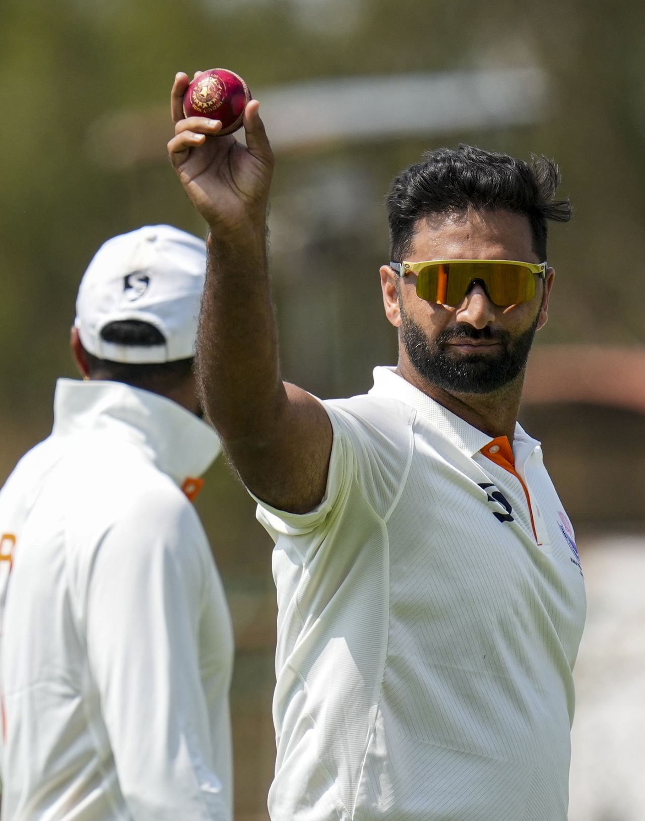 Auqib Nabi shows off the ball he completed his five-for with, Jammu & Kashmir vs Karnataka, Ranji Trophy final, Hubballi, 4th day, February 27, 2026