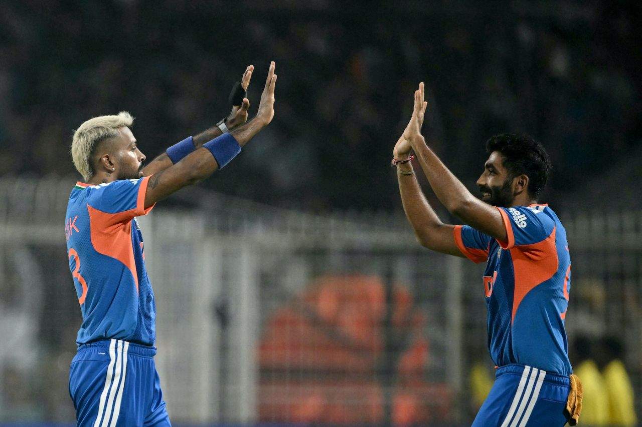 Hardik Pandya and Jasprit Bumrah celebrate Shimron Hetmyer's wicket, India vs West Indies, T20 World Cup Super Eight, Kolkata, March 1, 2026
