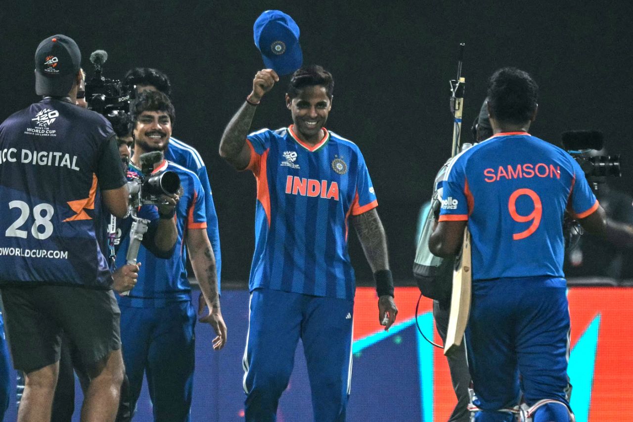 Suryakumar Yadav doffs his cap to Sanju Samson, India vs West Indies, T20 World Cup Super Eight, Kolkata, March 1, 2026