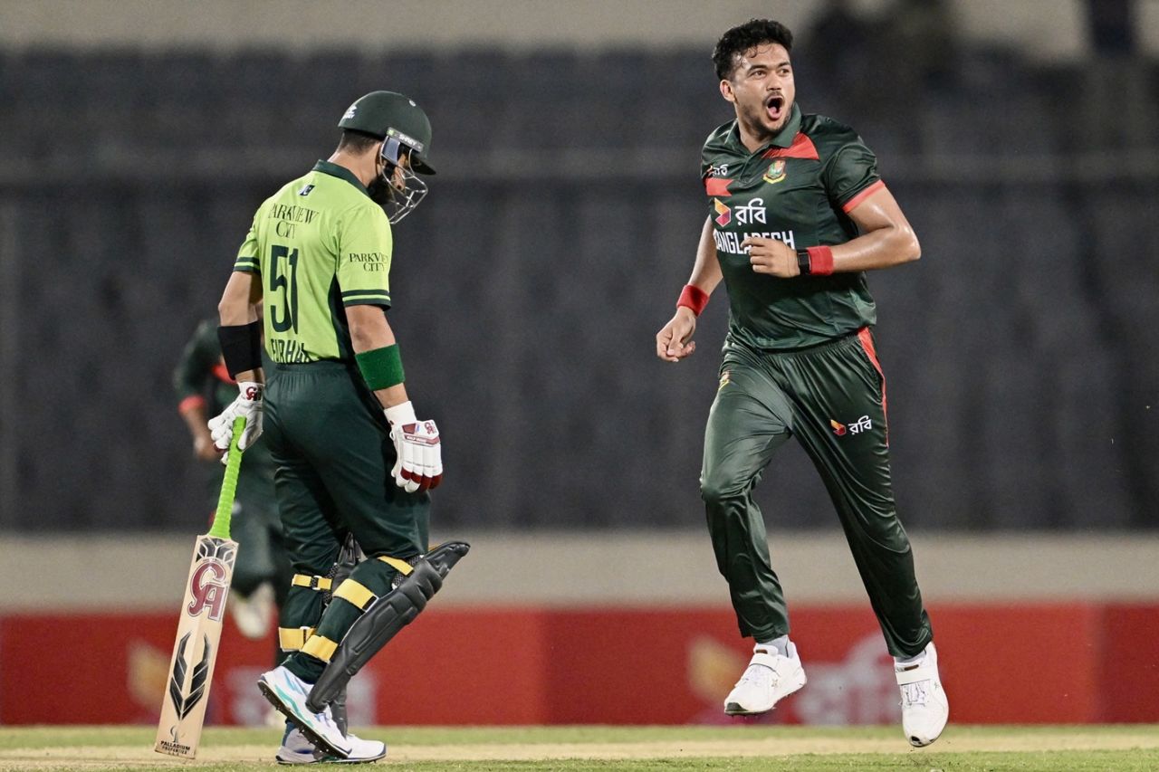 Taskin Ahmed celebrates the wicket of Sahibzada Farhan, Bangladesh vs Pakistan, 3rd ODI, Mirpur, March 15, 2026