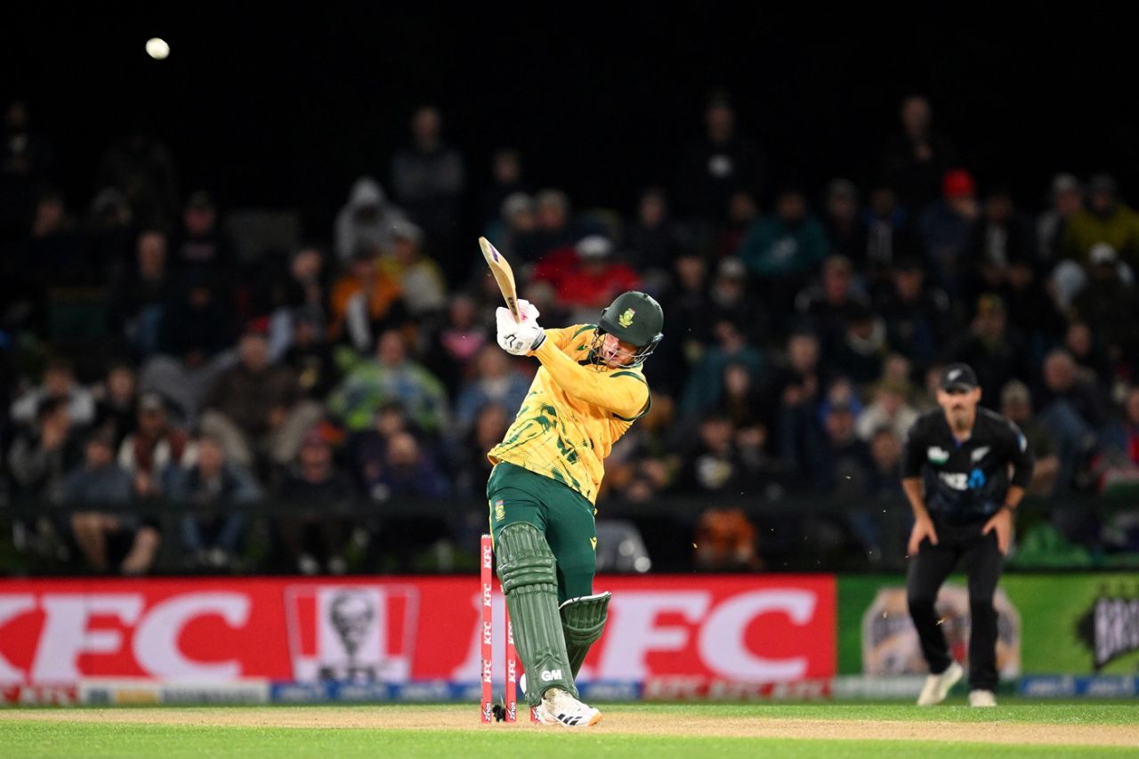 Rubin Hermann gets one away for six, New Zealand vs South Africa, 5th men's T20I, Christchurch, March 25, 2026