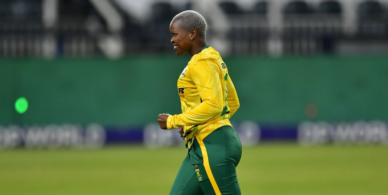 Nonkululeko Mlaba celebrates a wicket, South Africa vs India, 3rd women's T20I, Johannesburg, April 22, 2025