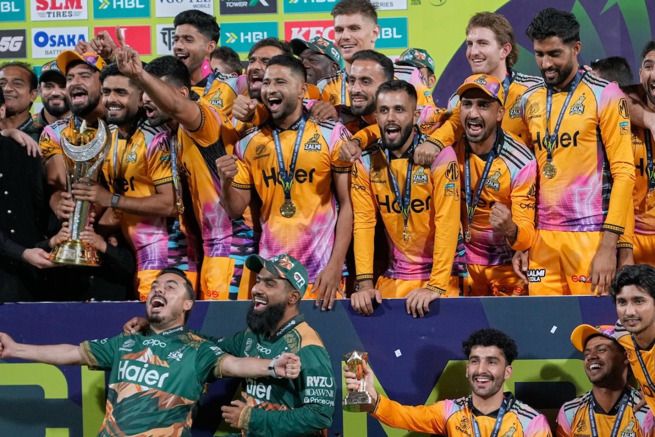 Babar Azam clings on to the trophy as his team-mates celebrate, Hyderabad Kingsmen vs Peshawar Zalmi, PSL 2026 final, Lahore, May 3, 2026