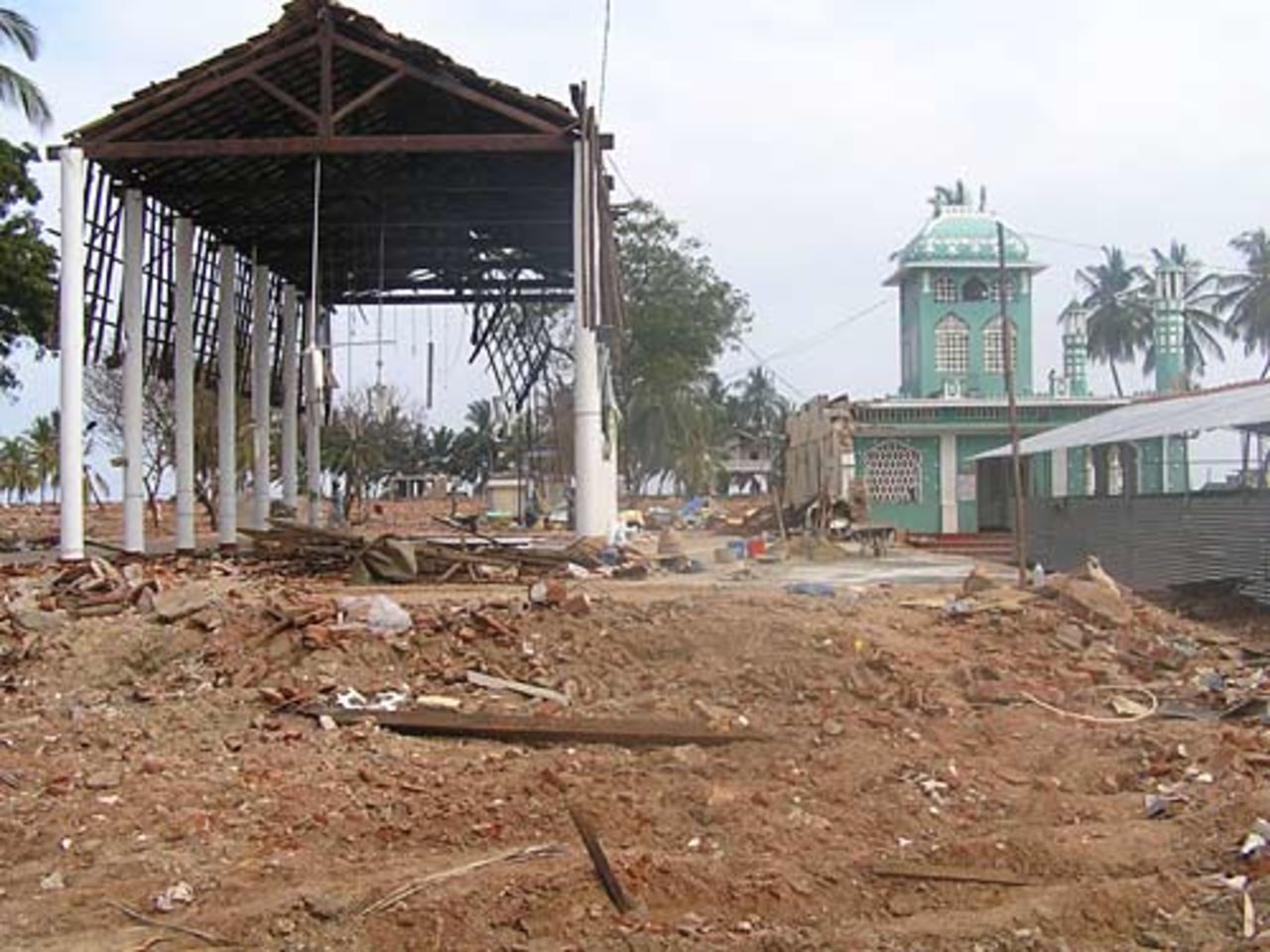 Only a mosque still stands in Hambantota's town centre, January 19, 2005
