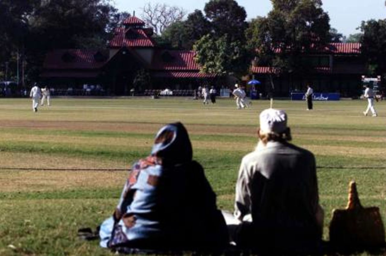 25 Nov 2000: A General view of the match between England and the PCB Board XI at the Lawrence Garden in Lahore, Pakistan.