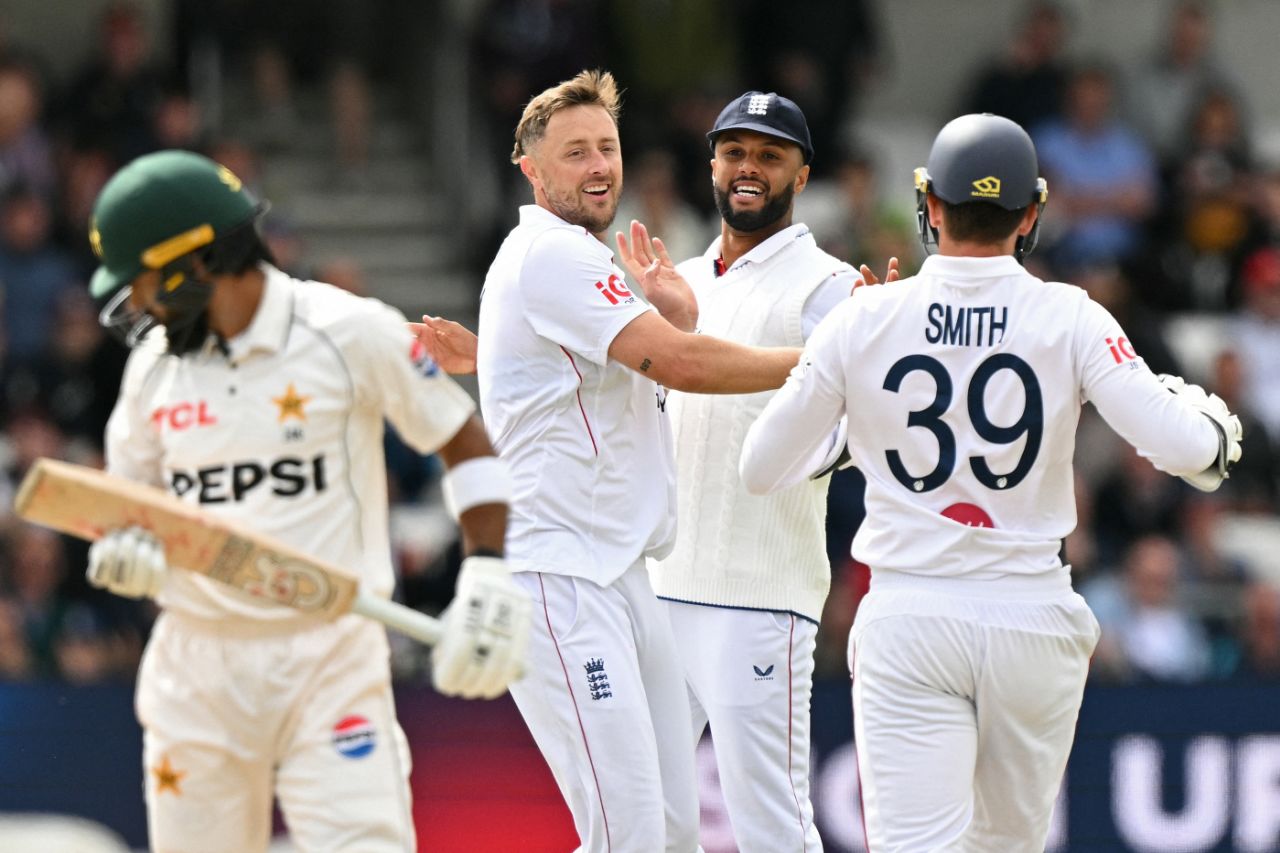 Ollie Robinson removed Abdullah Shafique to leave Pakistan in trouble, England vs Pakistan, 1st Test, Leeds, 3rd day, August 21, 2026