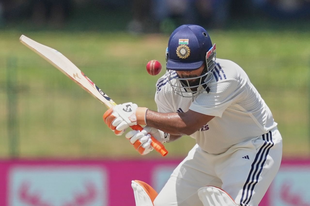Rishabh Pant copped a blow to the shoulder, Sri Lanka vs India, 2nd Test, Colombo, 2nd day, August 24, 2026