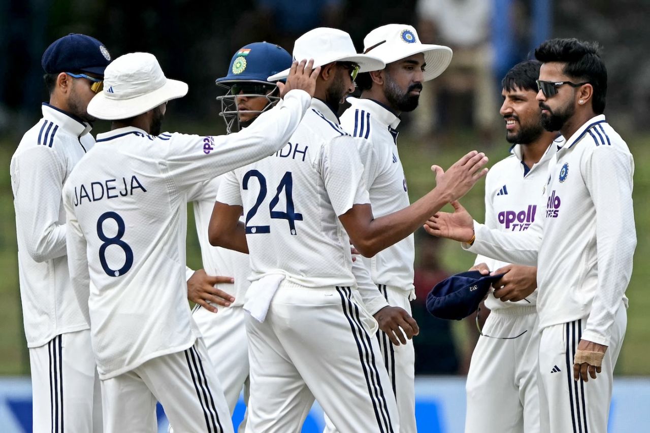 බෝලයට ගහන්න බැරි පිත්ත “ කොස් කොටන්න ද?“
