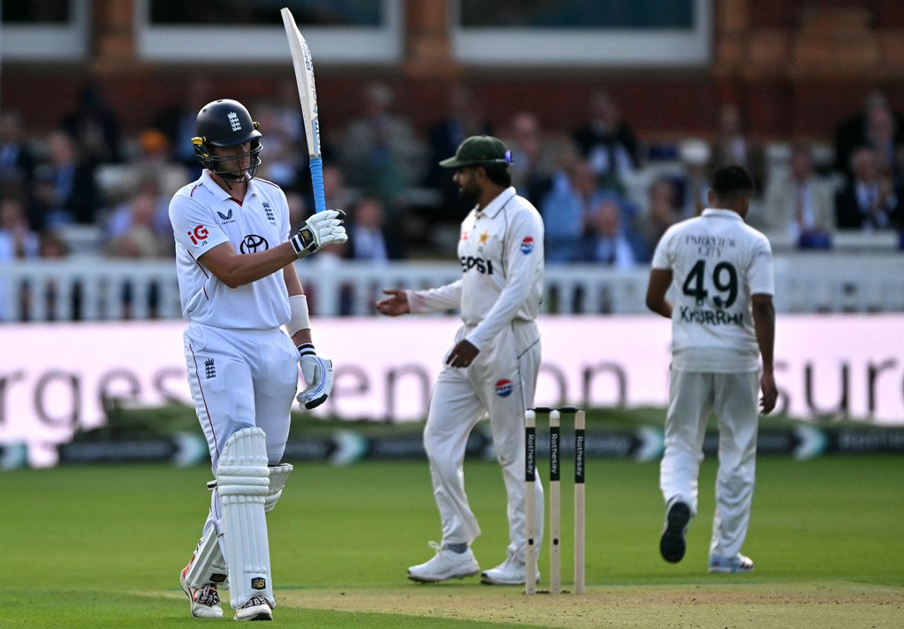 Jamie Smith acknowledges his fifty, England vs Pakistan, 2nd Test, Lord's, 1st day, August 27, 2026