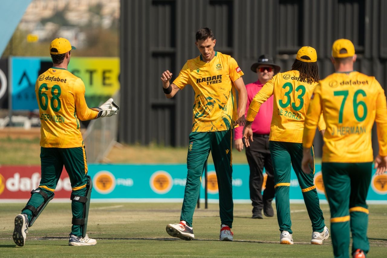 Duan Jansen stepped up at the death on debut, Namibia vs South Africa, Men's T20I tri-series, Windhoek, August 28, 2026