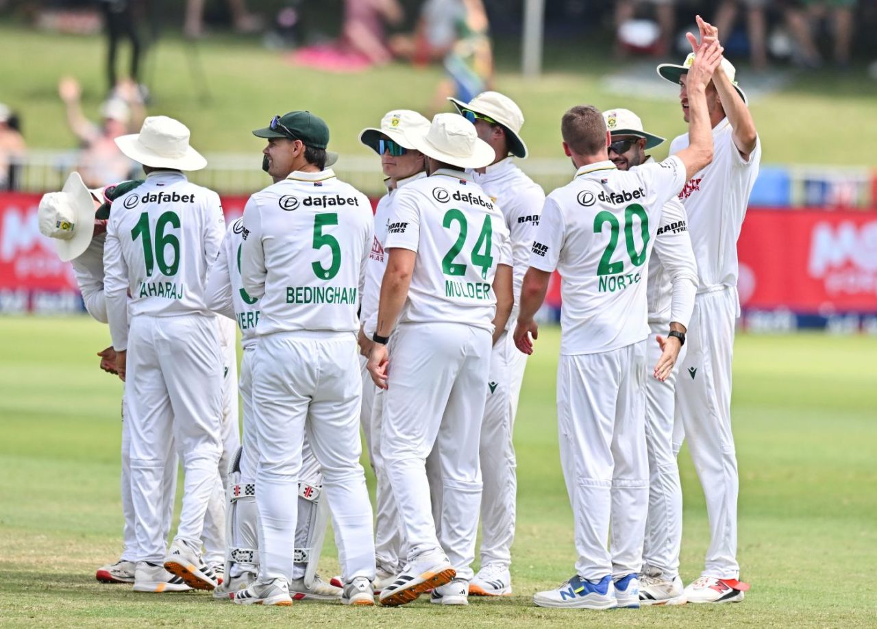 Anrich Nortje struck twice in three balls, South Africa vs Australia, 1st Test, Day 1, Durban, October 9, 2026