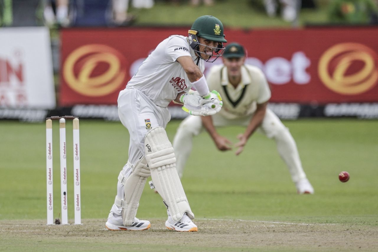 Marques Ackerman shapes to defend the ball on debut, South Africa vs Australia, 2nd Test, Gqeberha, 1st day, October 18, 2026