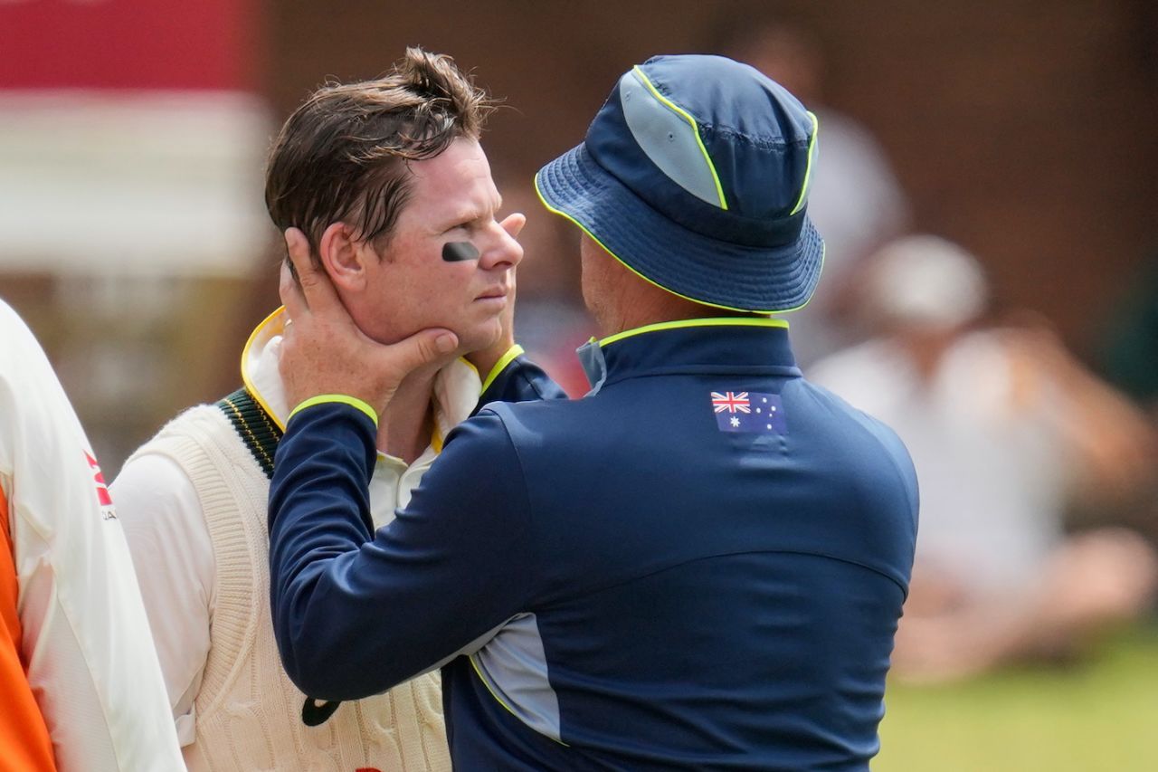 Steven Smith's neck needed medical attention after he survived a close call in the 27th over, South Africa vs Australia, 2nd Test, Gqeberha, Day 4, October 21, 2026