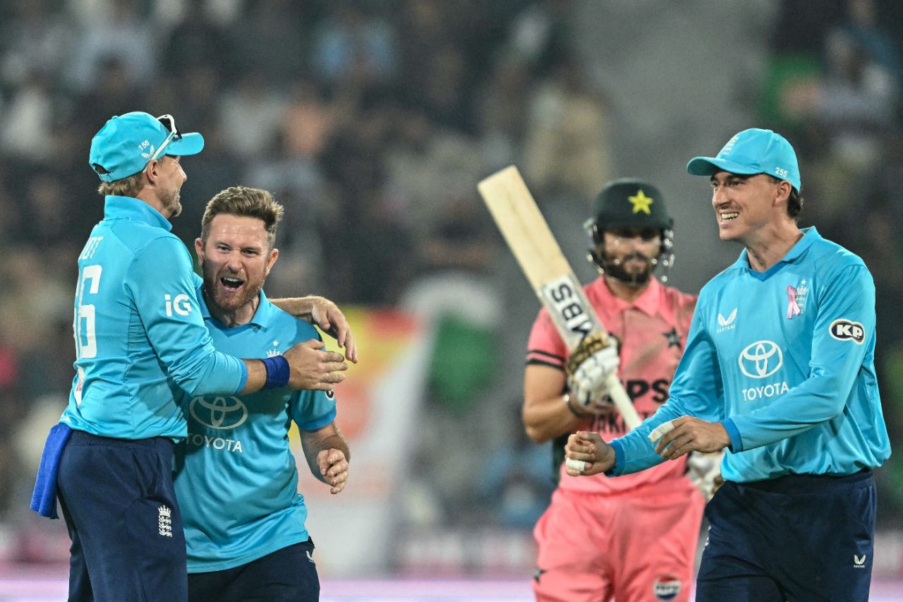 Liam Dawson claimed a key wicket to keep England on top, Pakistan vs England, Tri-Series, Lahore, October 25, 2026