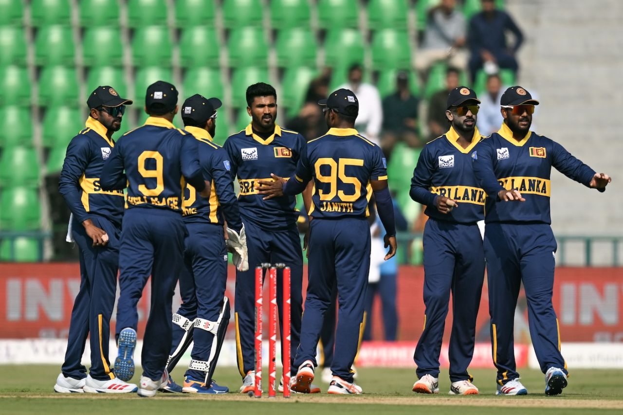 අතීත ක්රිකට් උරුමය යළි මතක් කරන තරගයක්... ලකුණු 110කට පකිස්ථානය සීමා කළ ශ්රී ලංකාවට කඩුළු 08ක ජයක්!