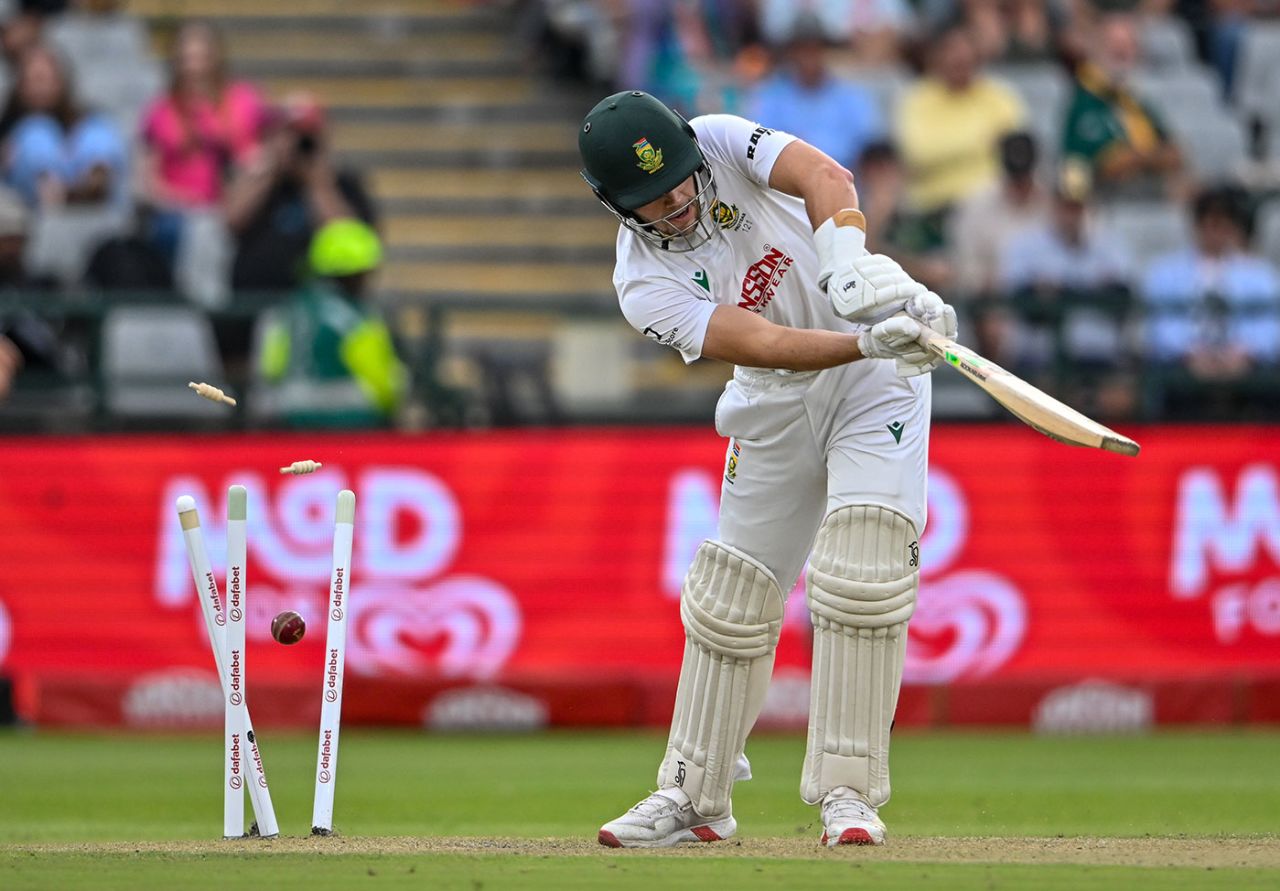Gerald Coetzee fell in the manner many batters have to Mitchell Starc, South Africa vs Australia, 3rd Test, Cape Town, 1st Day, October 27, 2026
