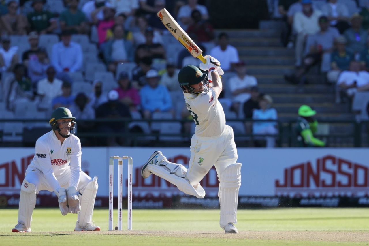Josh Inglis lofts over midwicket, South Africa vs Australia, 3rd Test, Cape Town, 2nd Day, October 28, 2026