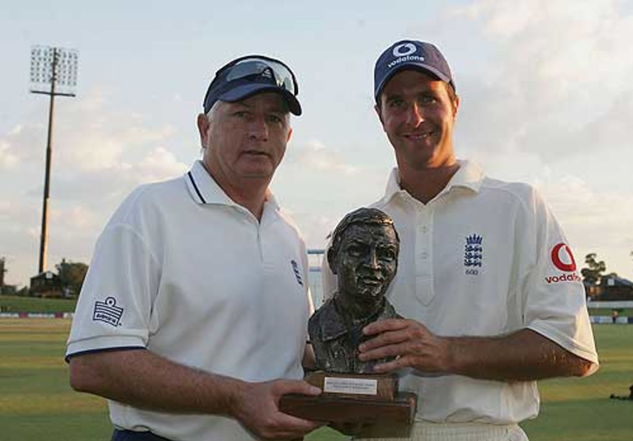 Duncan Fletcher and Michael Vaughan pose after England's series win, South Africa v England, 5th Test, Centurion January 26, 2005
