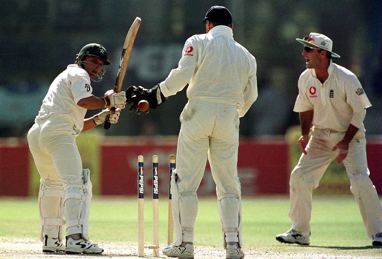 Shahid Afridi is bowled by Ashley Giles for 10, Pakistan v England, 3rd Test, 2nd day, Karachi, December 8, 2000