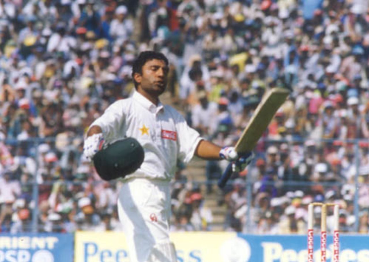 Saeed Anwar acknowledges the crowd after his century, India v Pakistan, Asia Test Championship, Eden Gardens, Calcutta, 16-20