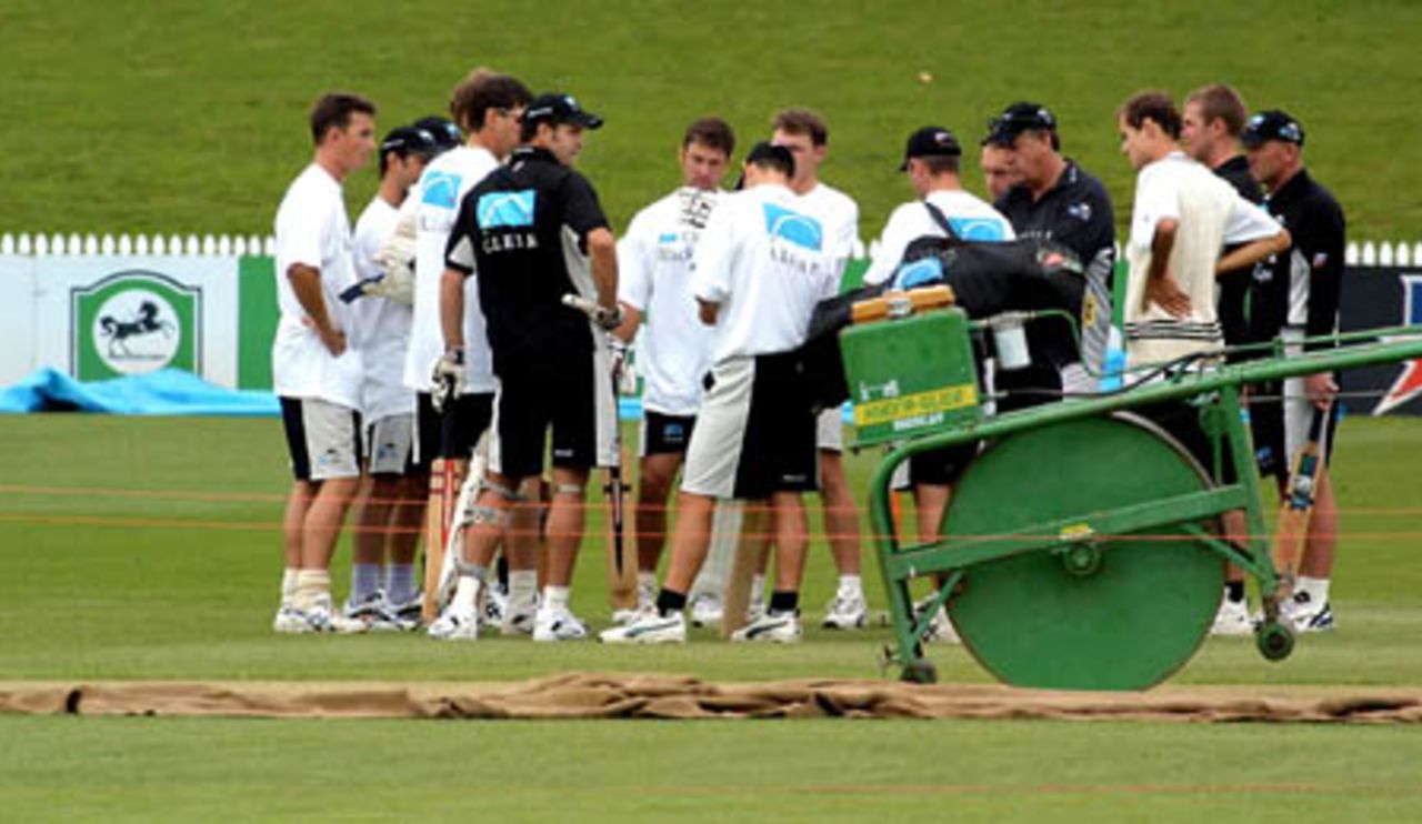 The New Zealand team gather for a meeting on the field prior to the scheduled start of play on the second day. 1st Test: New Zealand v Bangladesh at WestpacTrust Park, Hamilton, 18-22 Dec 2001 (19 December 2001).
