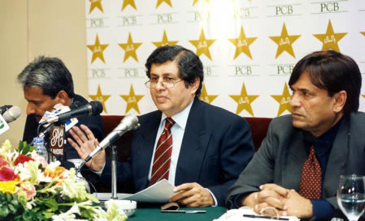 Chairman of selectors Wasim Bari announcing a 15-man team for the 2003 ICC World Cup  in a press conference on Tuesday, 31 December 2002. Also seen in the picture are other members of the selection committee Shafiq Ahmed (left) and Abdul Raqib (right).