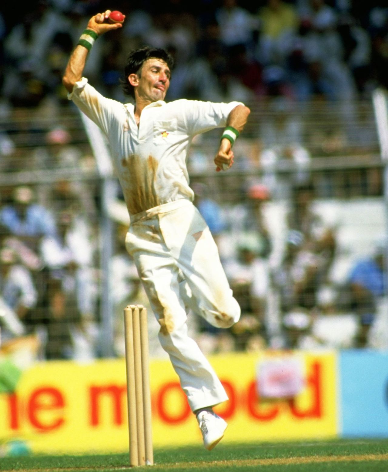 John Traicos bowling, Zimbabwe v India, Mumbai, 1987