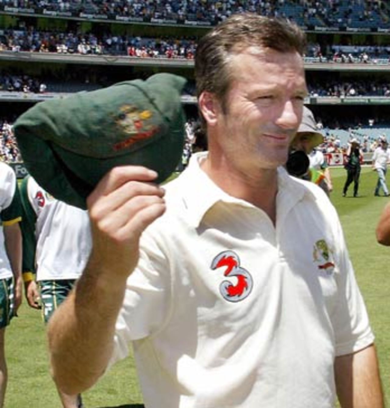 That old cap means the world to Steve Waugh, Australia v India, 3rd Test, Melbourne, 5th day, December 30, 2003