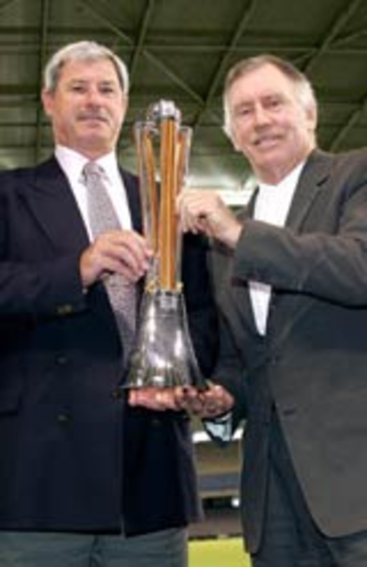 Ian Chappell and Sri Richard Hadlee reveal the Chappell-Hadlee Trophy, Melbourne, December 3 2004