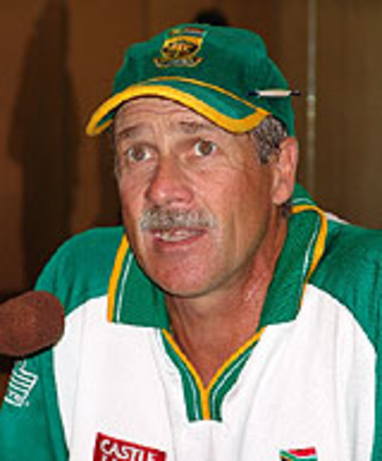 Ray Jennings chats to the media, Pretoria, December 14, 2004