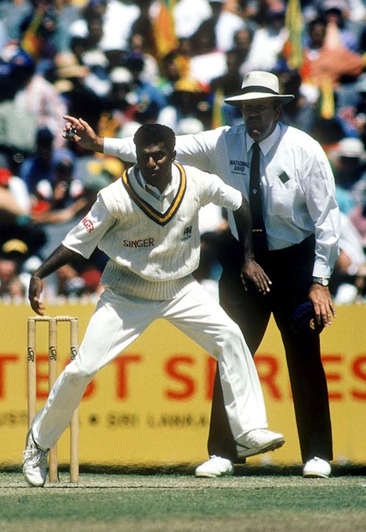 Darrell Hair no-balls Muttiah Muralitharan, Australia v Sri Lanka, Melbourne, December 1995
