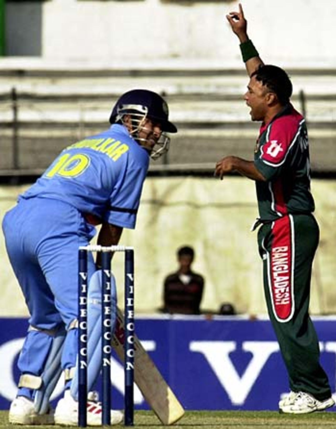 Khaled Mahmud celebrates dismissing Sachin Tendulkar, Bangladesh v India, 3rd ODI, Dhaka, December 27, 2004