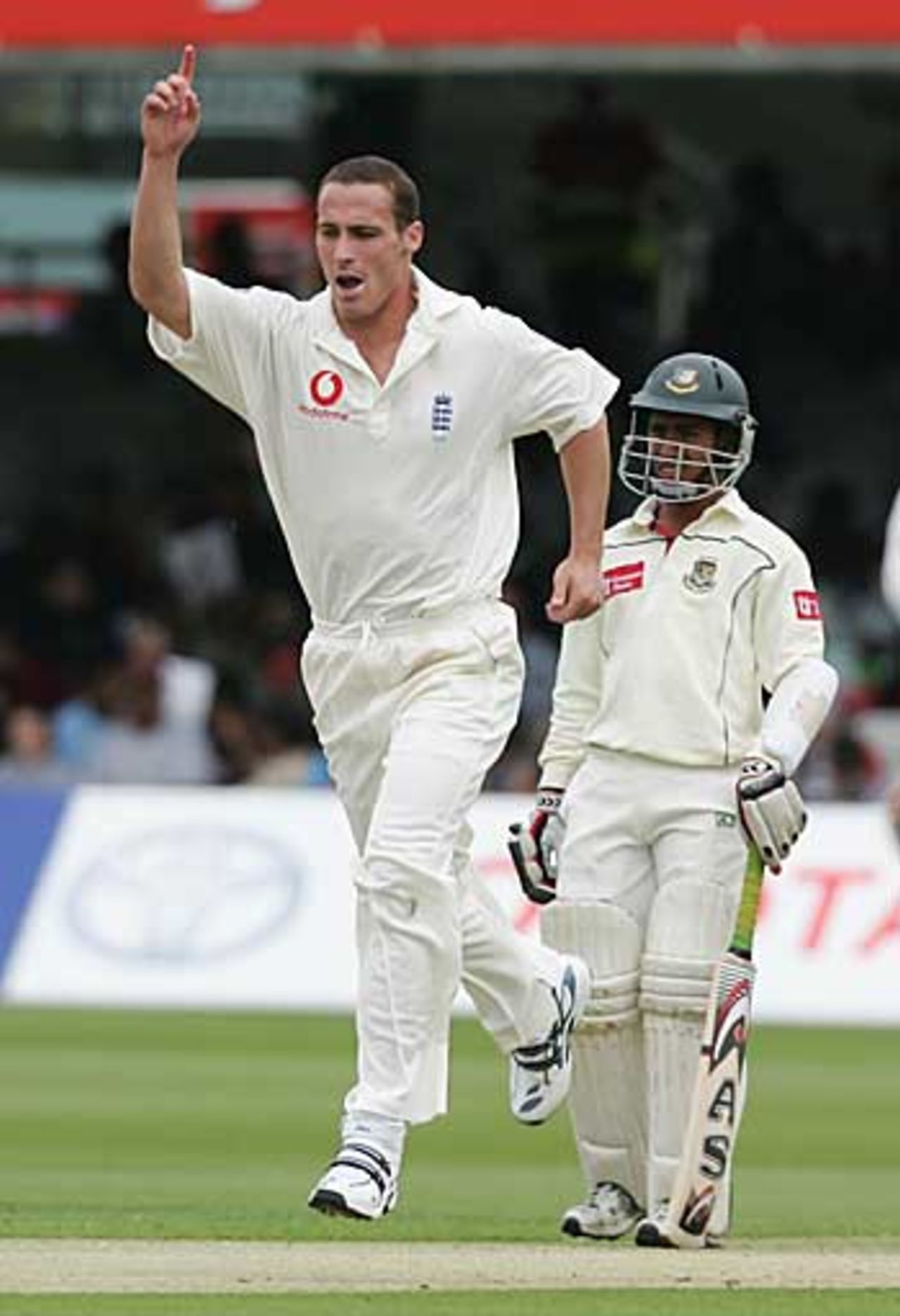 Simon Jones strikes to remove Javed Omar, England v Bangladesh, 1st Test, 1st day, Lord's, May 26