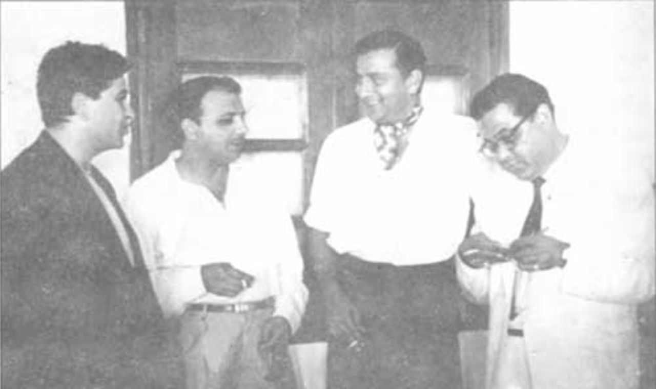 Fazal Mahmood (second from the right) at a dinner party with Raj Kapoor, Karan Diwan and Gope