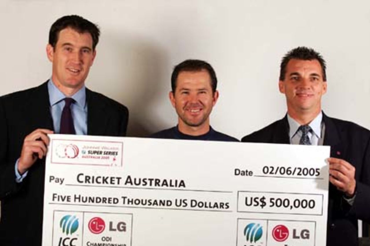 Australia captain Ricky Ponting with Cricket Australia Chief Executive James Sutherland (left) and LG Electronics State Manager, Gio Infante.