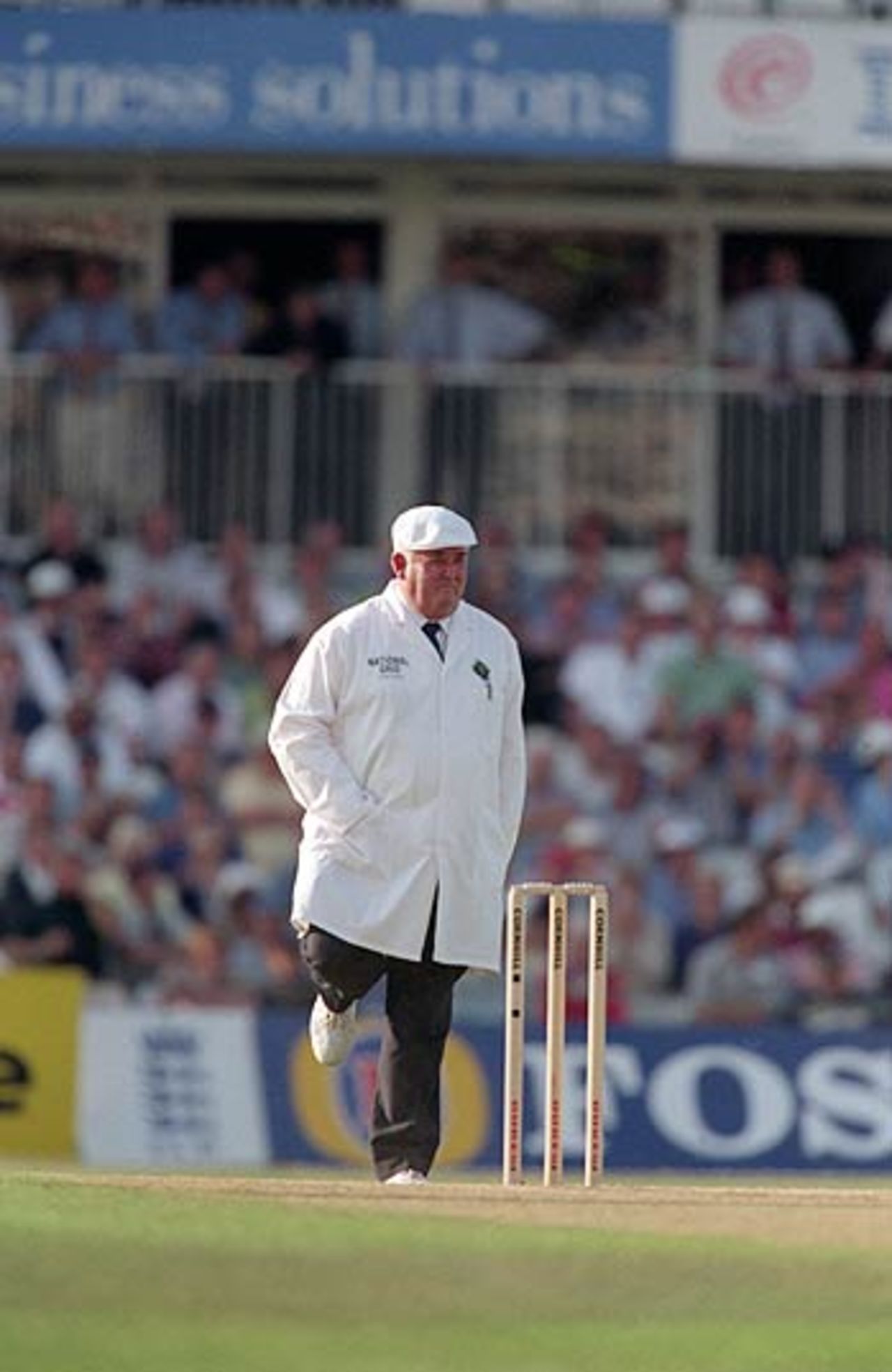 Time for the jig at Nelson. Shepherd performs his superstitious routine
during a Test between England and Sri Lanka at The Oval, August 27, 1998.
