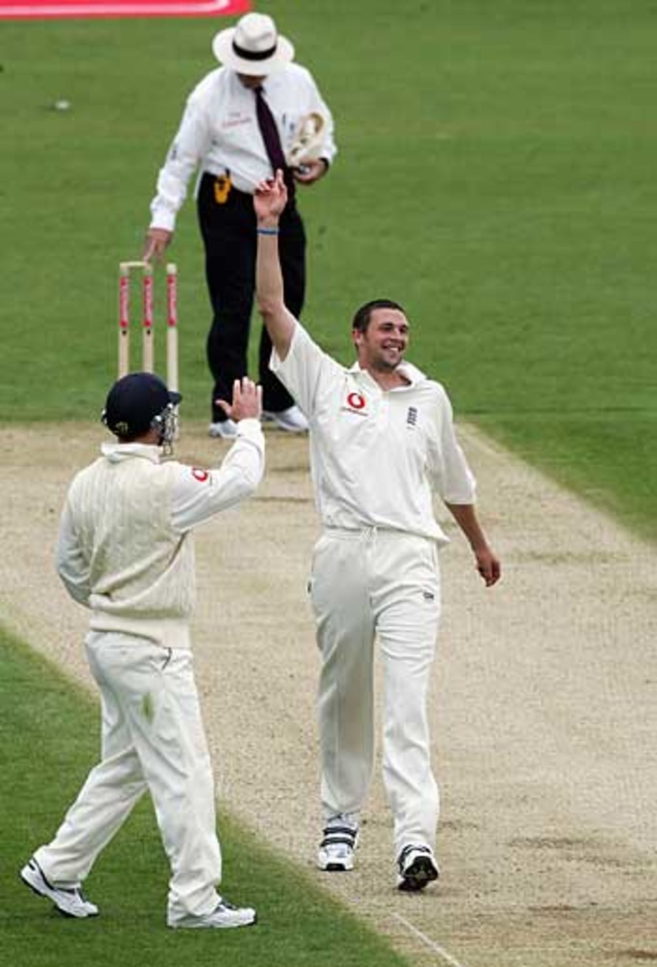 Steve Harmison completes his five-wicket haul, England v Bangladesh, 2nd Test, Chester-le-Street, June 3