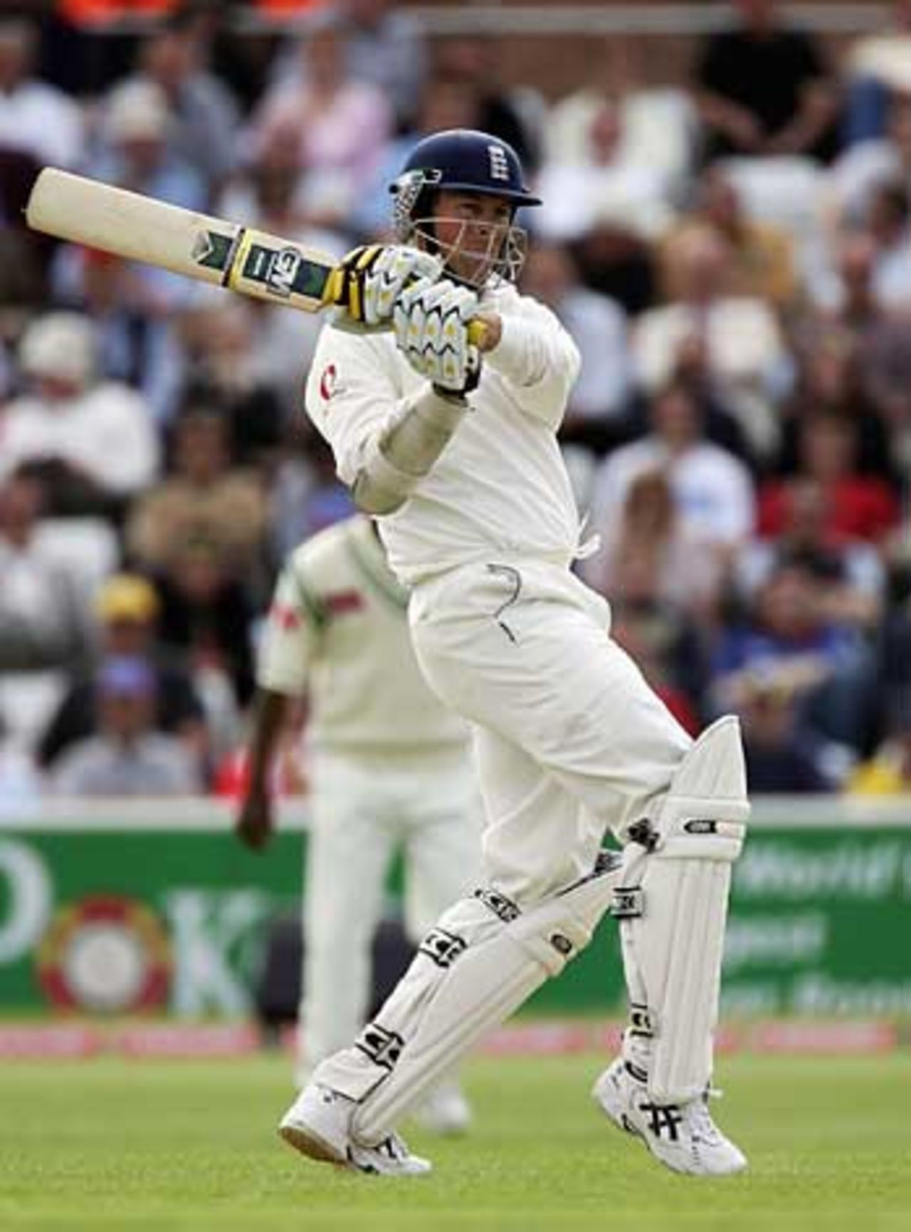 Marcus Trescothick pulls as he continues his impressive form, England v Bangladesh, 2nd Test, Chester-le-Street, June 3