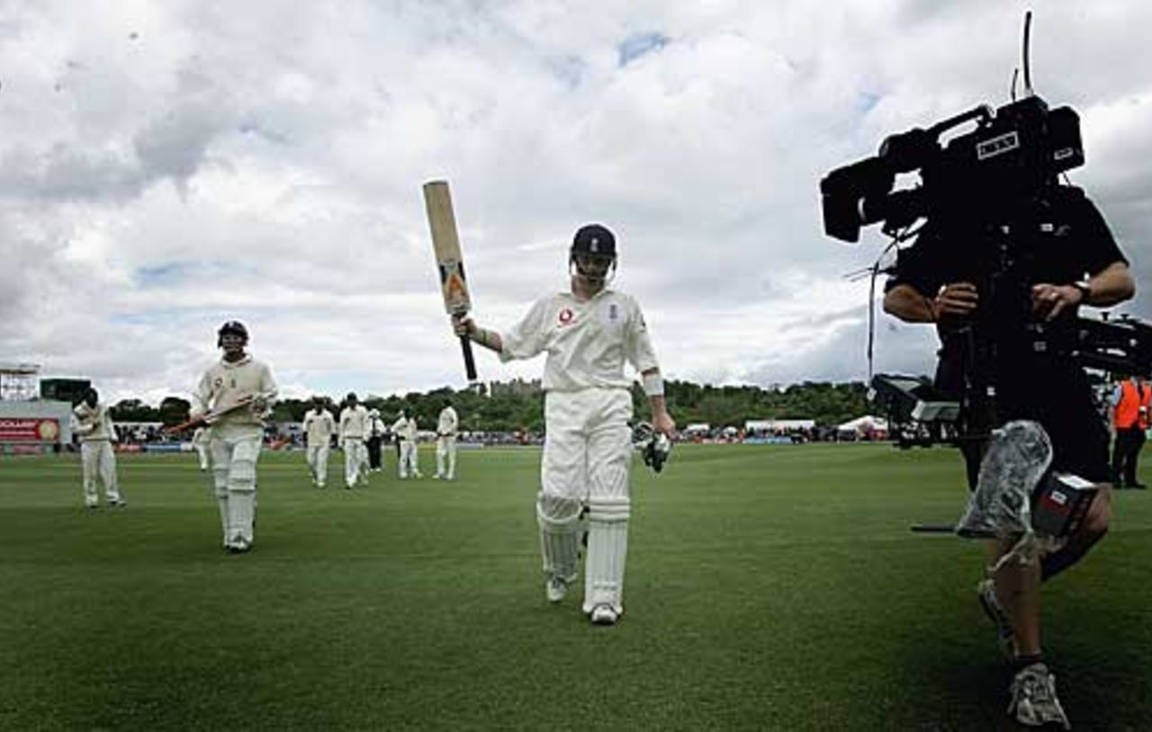 Ian Bell walks off after scoring his maiden Test century, England v Bangladesh, 2nd Test, Chester-le-Street, June 4