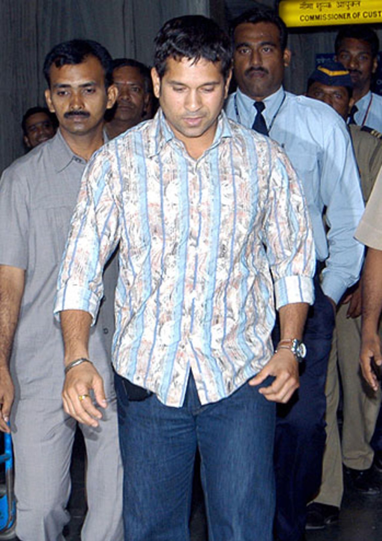 Sachin Tendulkar returns to India after elbow surgery, June 5, 2005