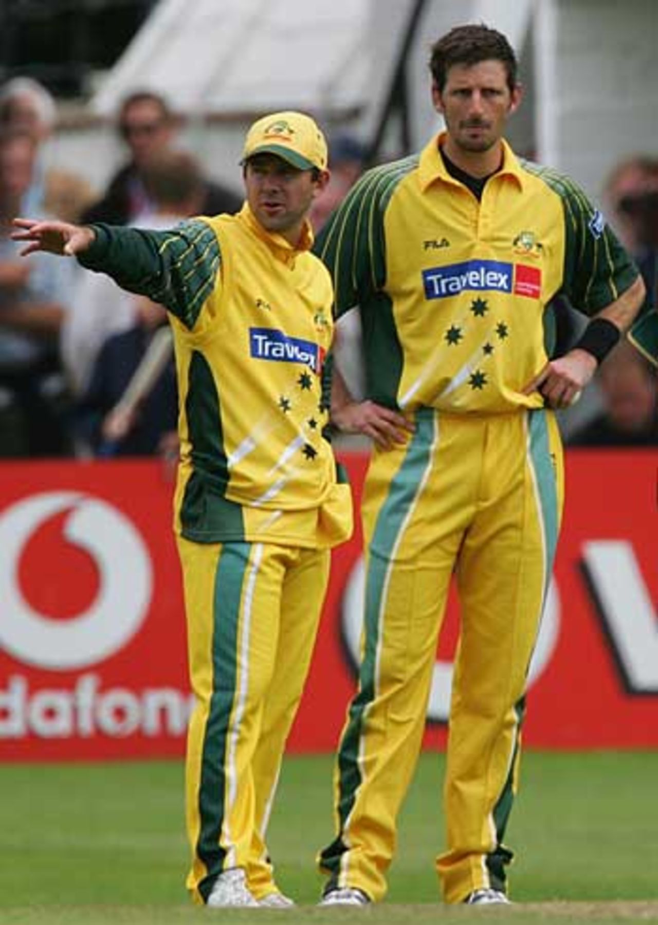 Ricky Ponting and Michael Kasprowicz discuss field settings, Somerset v Australians, Taunton, June 15, 2005