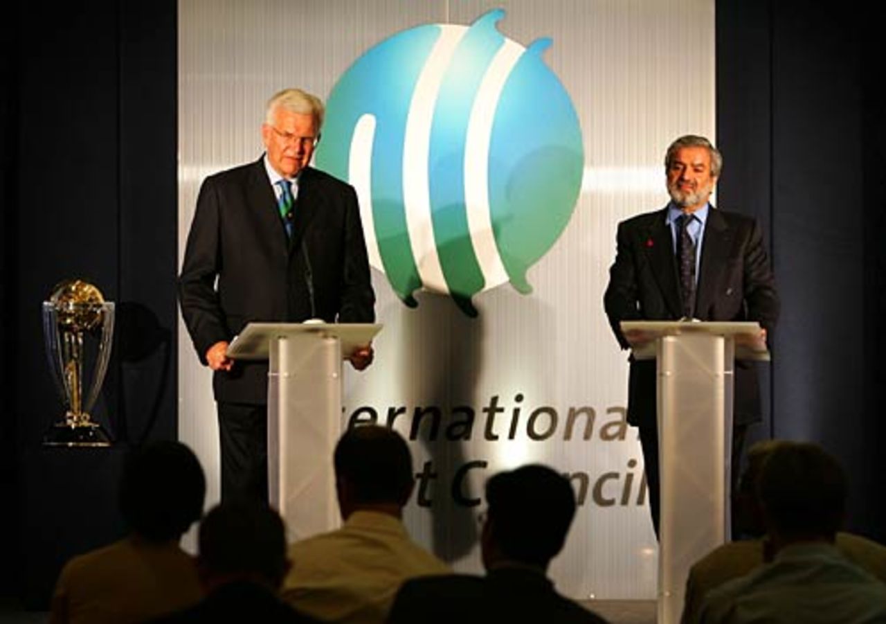 Malcolm Speed and Ehsan Mani address the media at the end of the ICC's AGM, Lord's, June 28, 2005