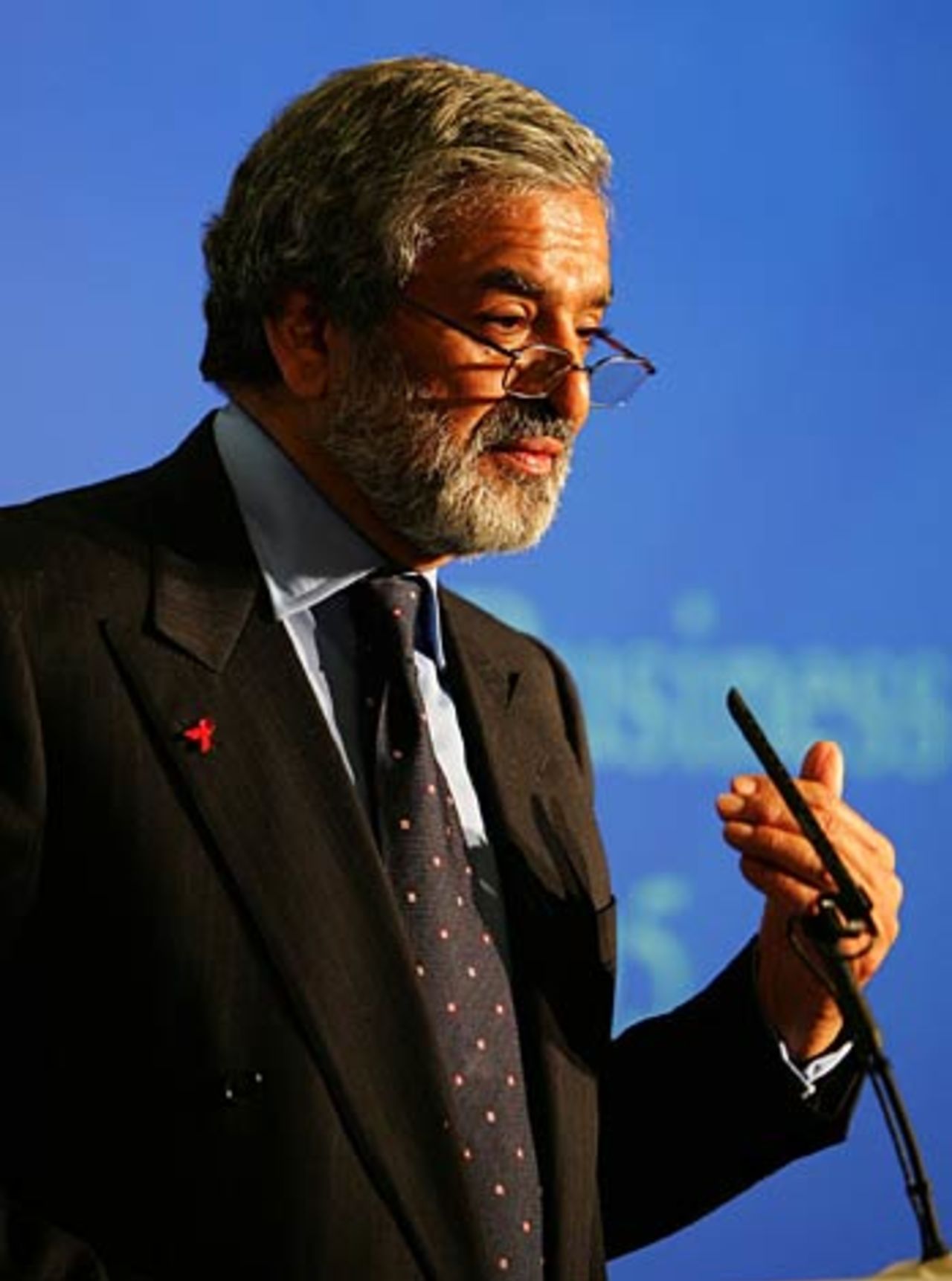 Ehsan Mani addresses the media  at the end of the ICC's AGM, Lord's, June 28, 2005
