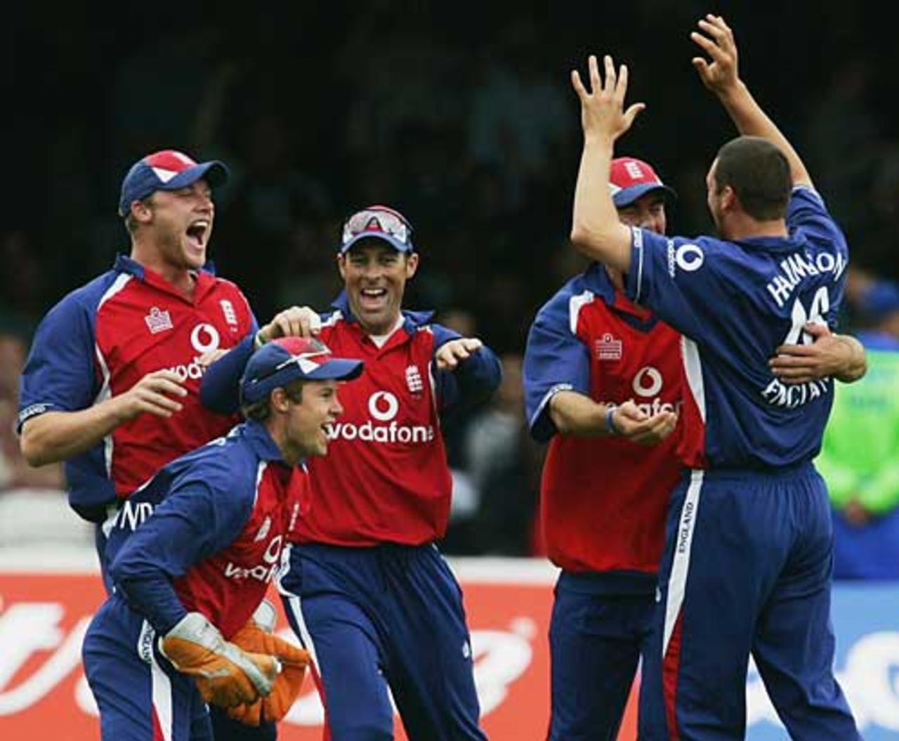 England show their delight as Steve Harmison removes Ricky Ponting, England v Australia, NatWest Series final, Lord's, July 2