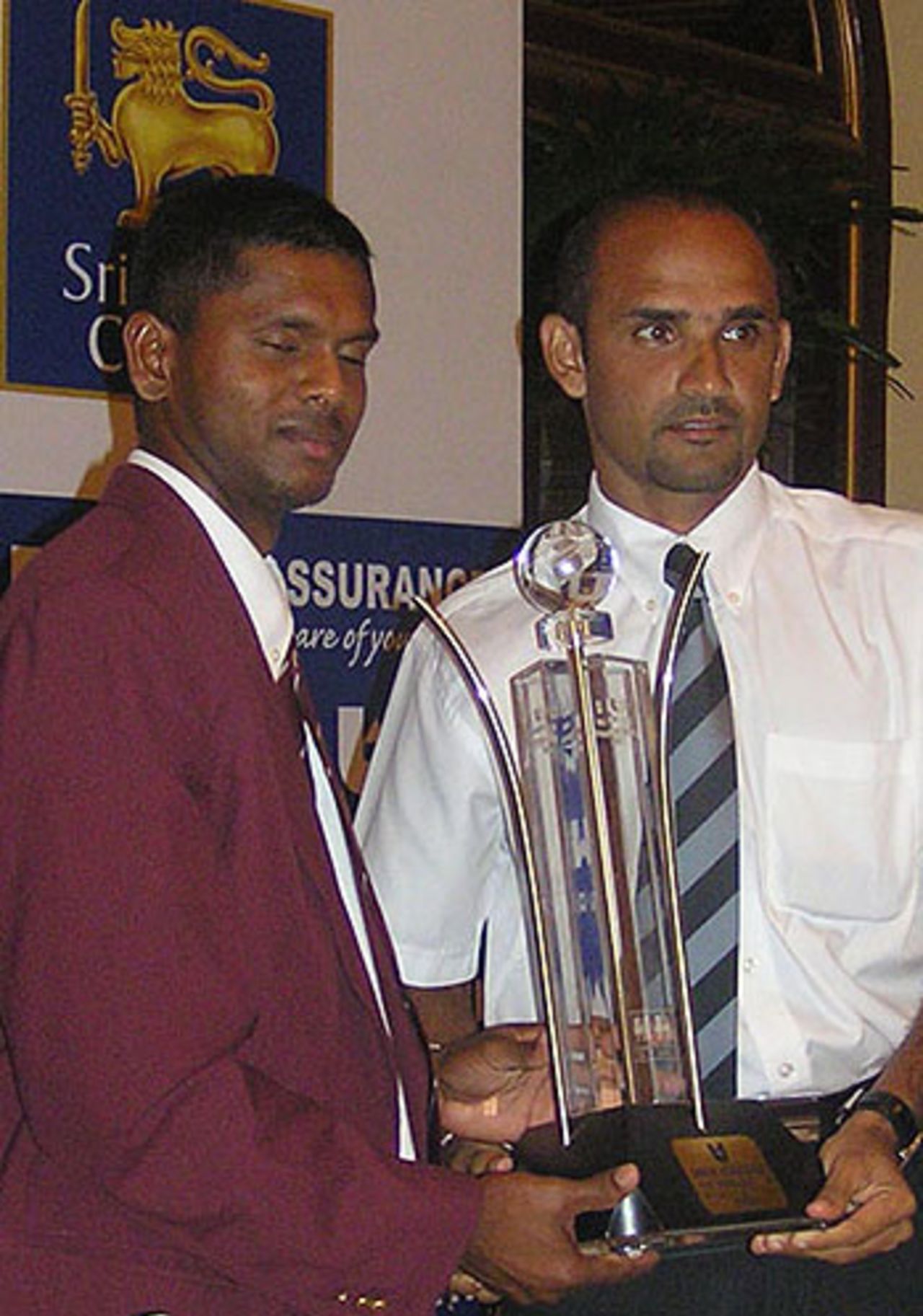 Marvan Atapattu and Shivnarine Chanderpaul parade the series trophy, Colombo, July 5, 2005