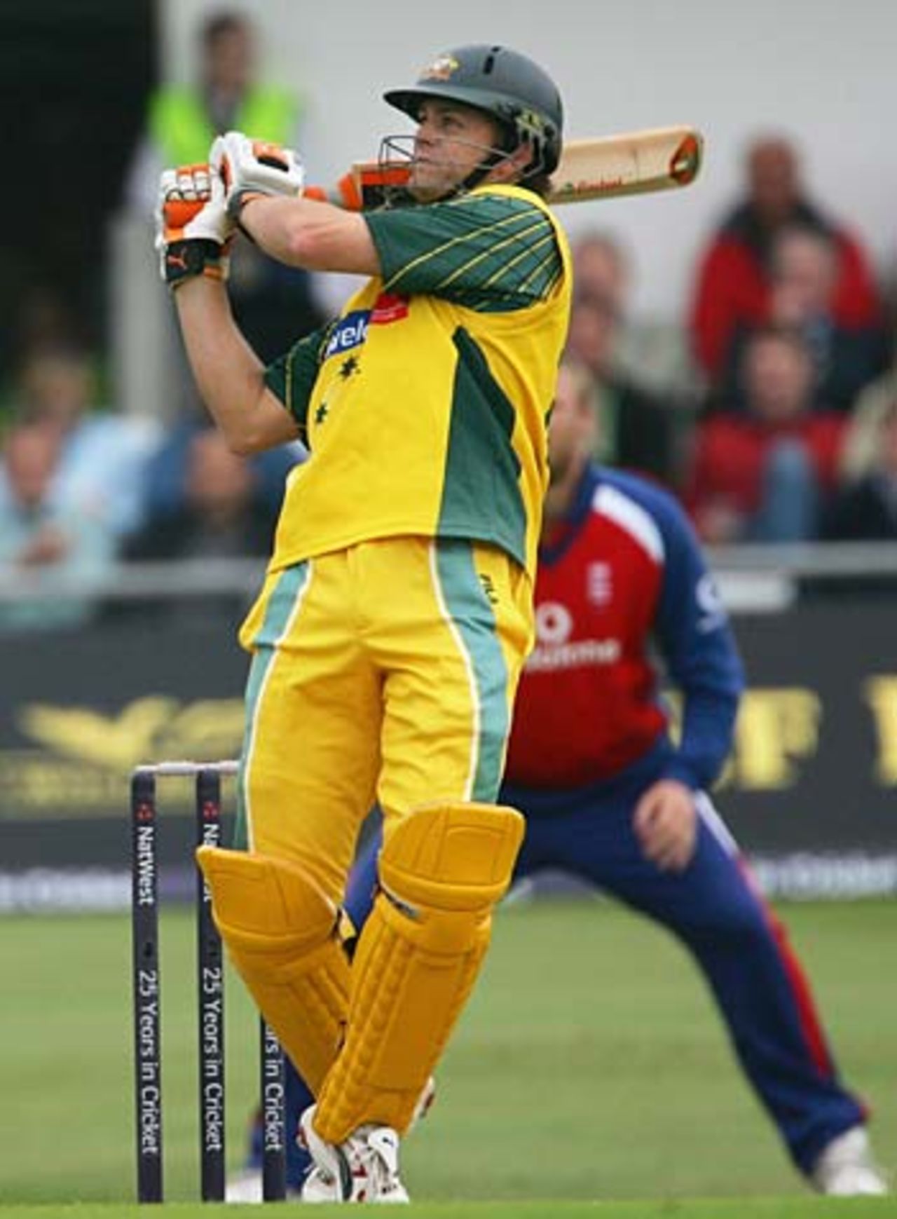 Adam Gilchrist pulls for four, England v Australia, Headingley, July 7, 2005