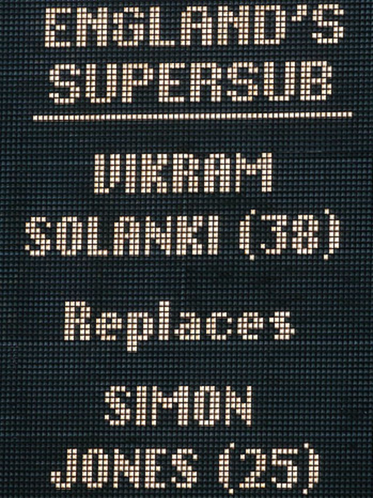 Vikram Solanki is announced as one-day cricket's first supersub, England v Australia, NatWest Challenge, Headingley, July 7, 2005
