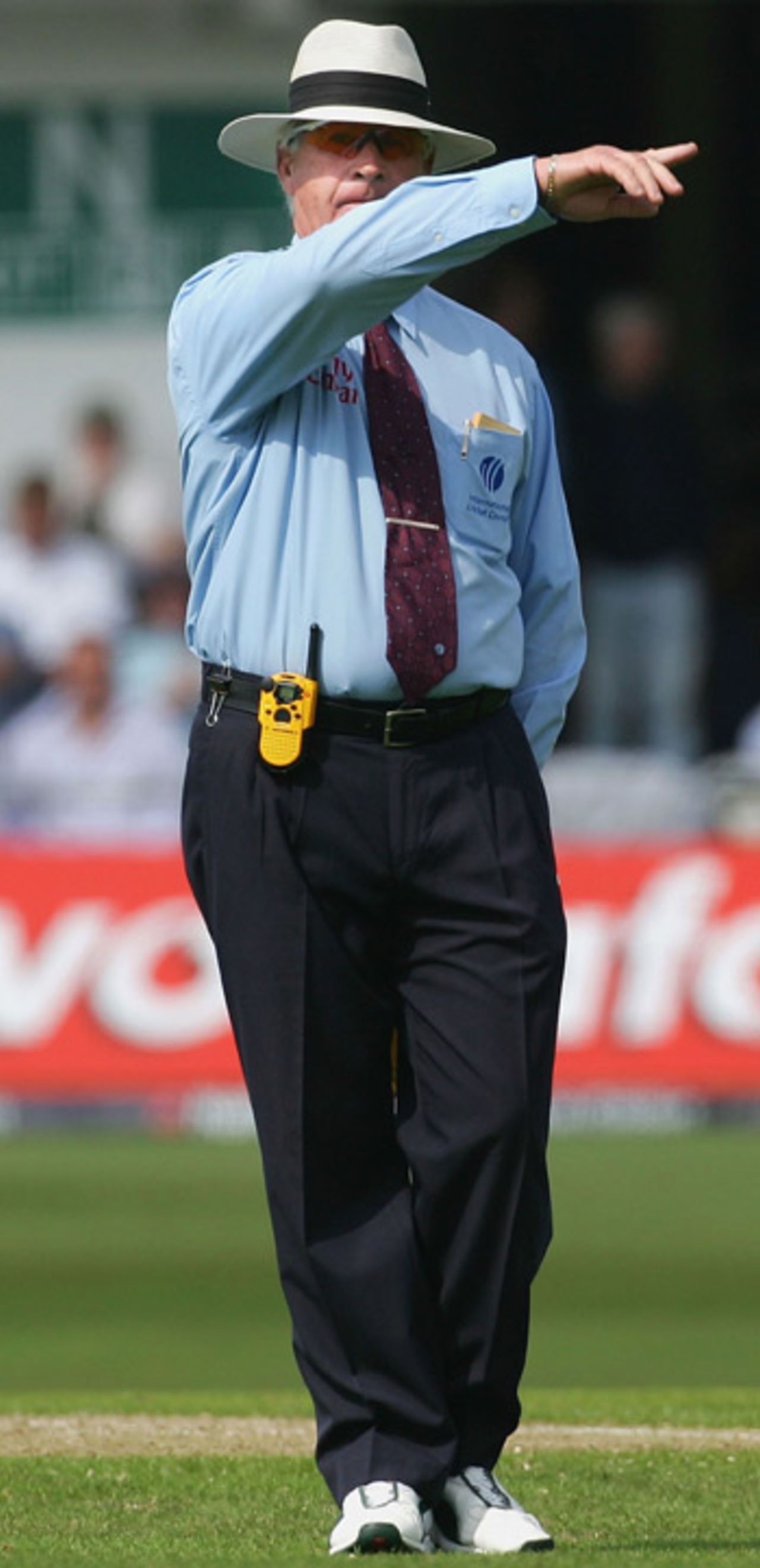 Umpire Rudi Koertzen signals the first powerplay, England v Australia, Headingley, July 7, 2005
