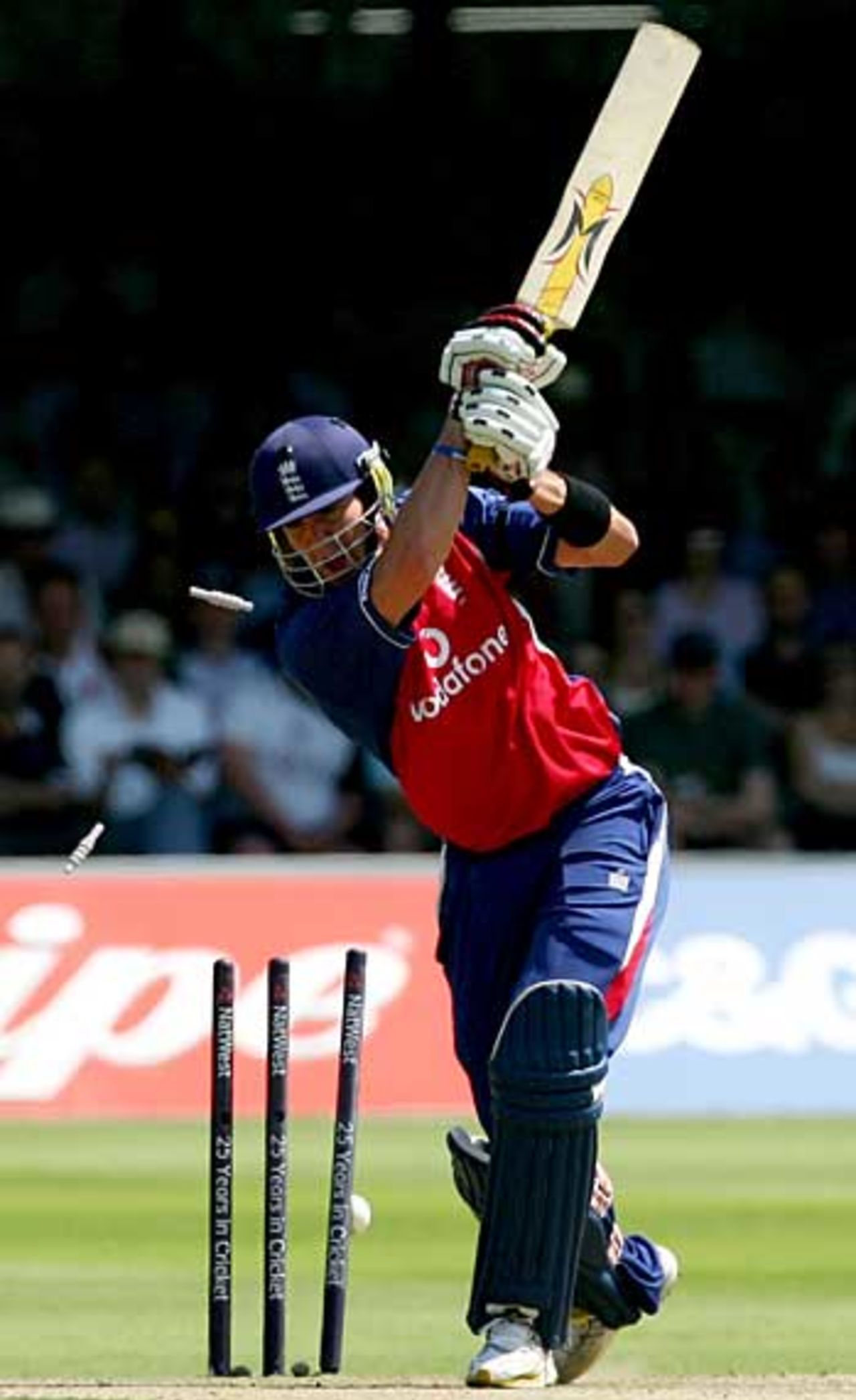 Kevin Pietersen is bowled by Brett Lee, England v Australia, NatWest Challenge, Lord's, July 10
